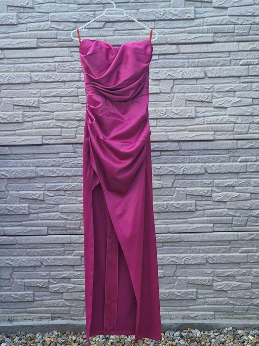 Vand Rochie fucsia de ocazie, nouă, realizată pe comandă
