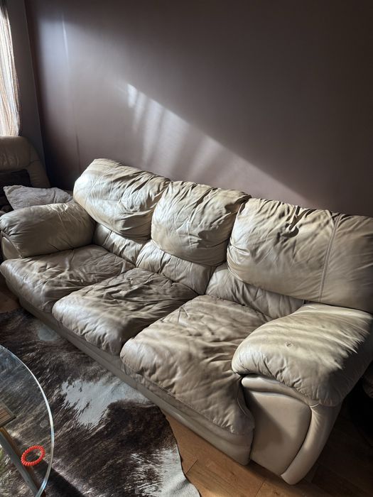 ПОДАРЯВАМ диван + фотьойли + табуретка