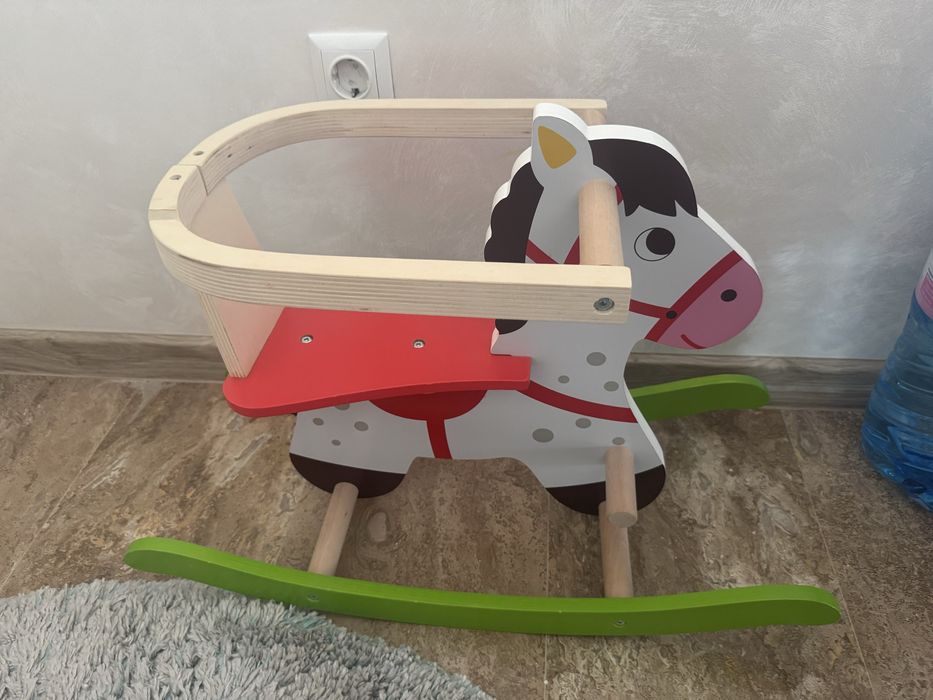 Детско люлеещо се дьрвено конче