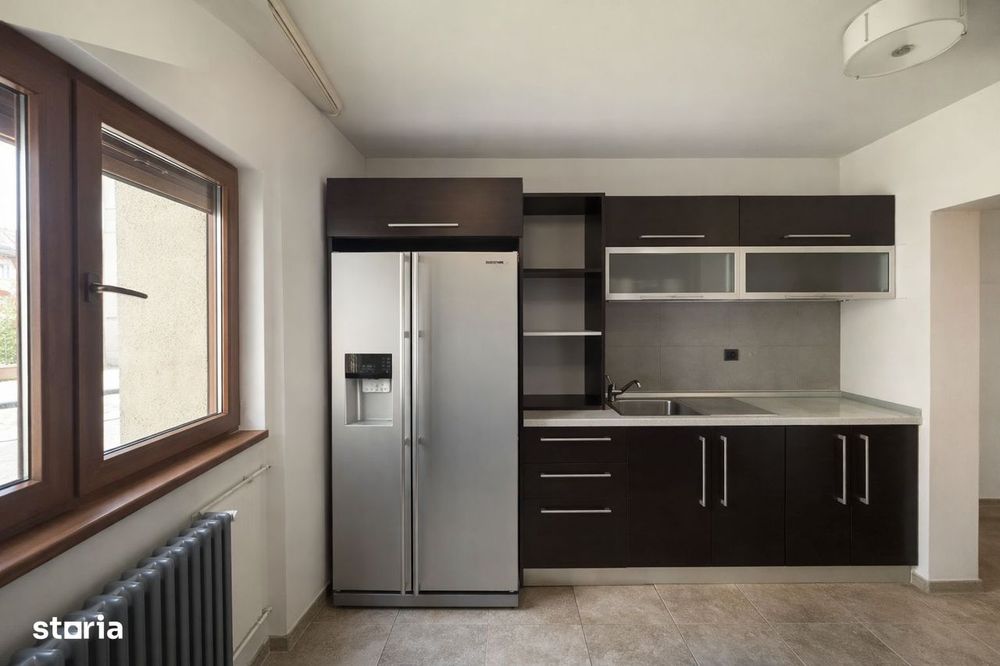 Apartament 4 camere de vânzare – zona Medicina, etaj 1, cu garaj înscr