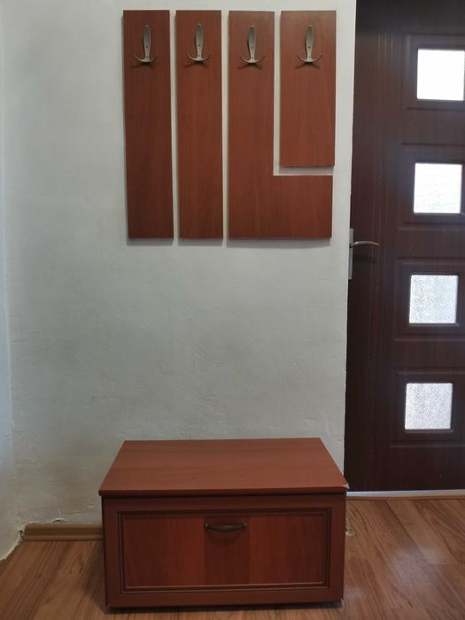 закачалка и шкаф за антре