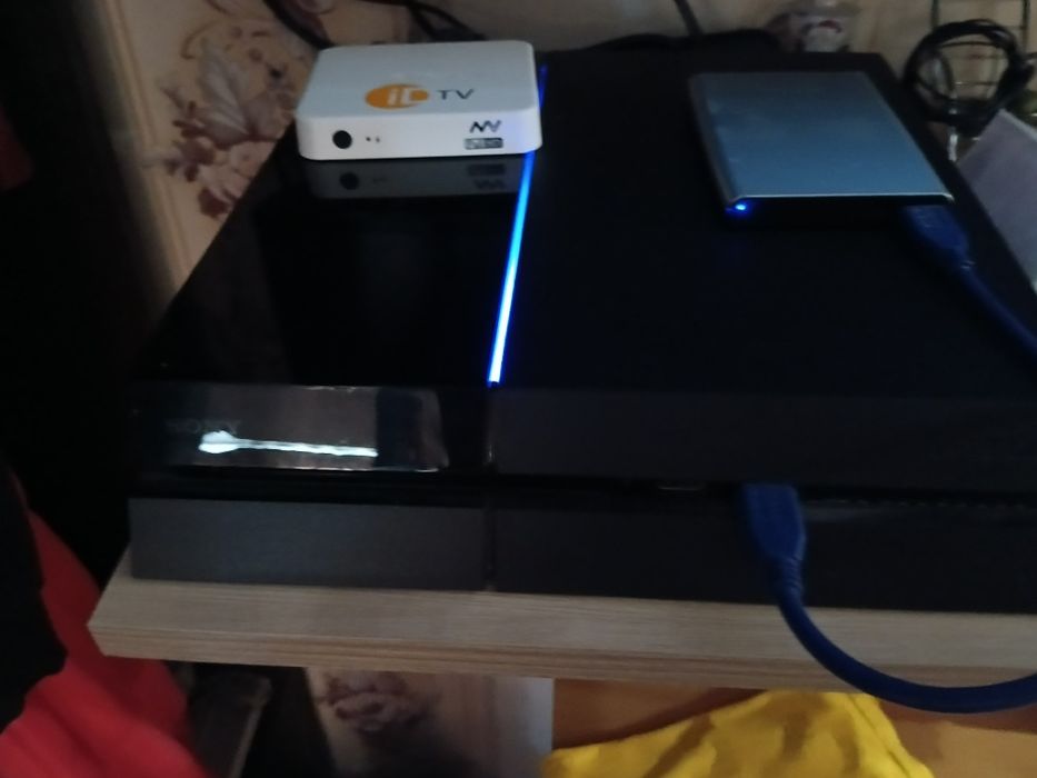 Продам пс 4 с дисками