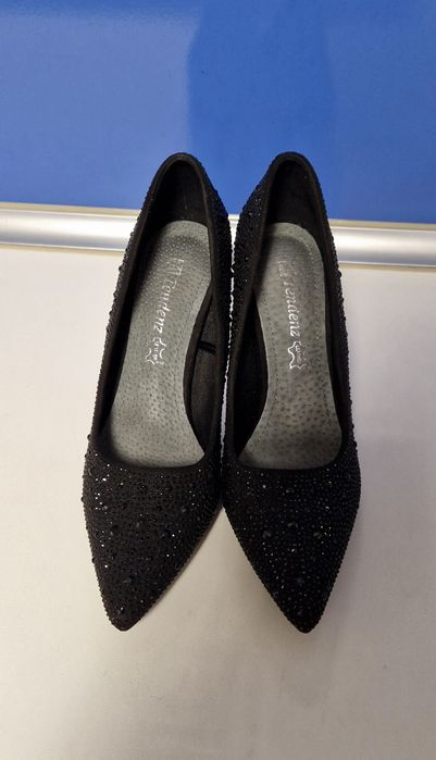 Дамски обувки на висок ток