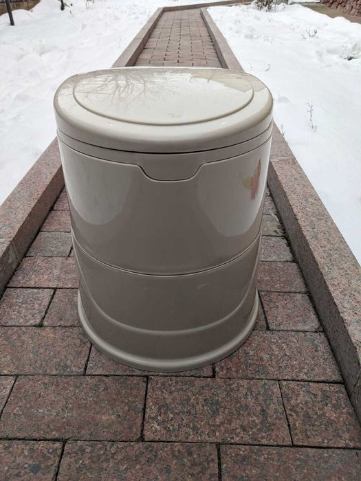 портативный, переносной  мини туалет.