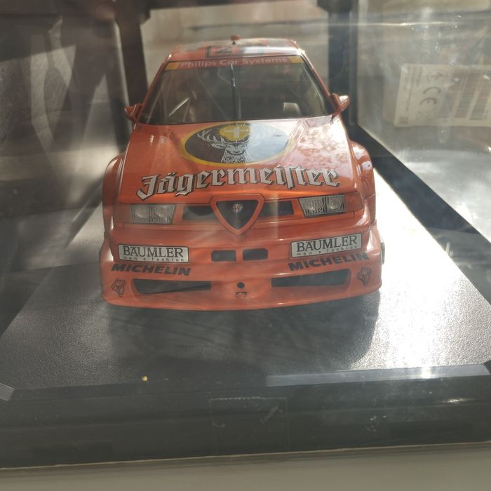 Автомобилни (die cast & resin)модели в мащаб 1/18