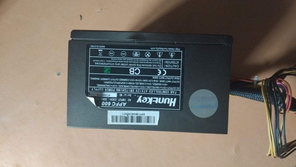 Блок питания Huntkey на 600 вт
