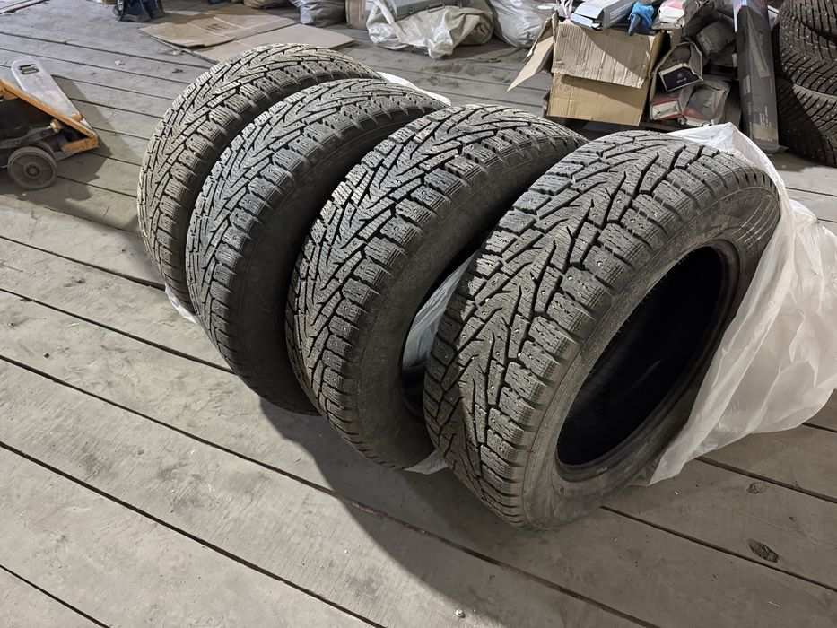 Продам зимние шипованные шины NOKIAN TYRES