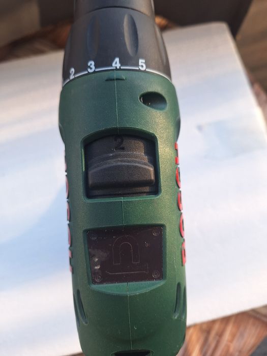 Винтоверт BOSH  със зарядно към него