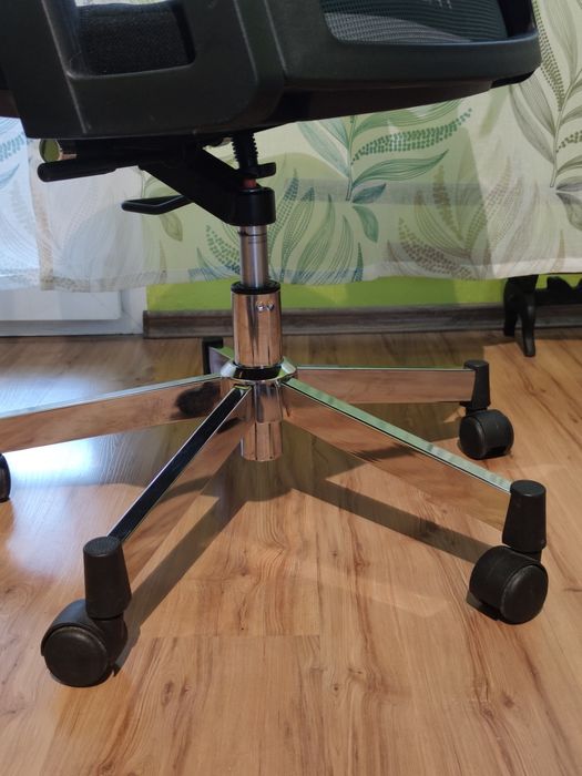 Офис стол - модерен дизайн