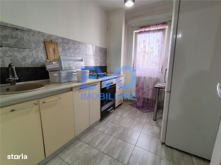 Apartament cu 4 camere de vanzare, zona Dacia