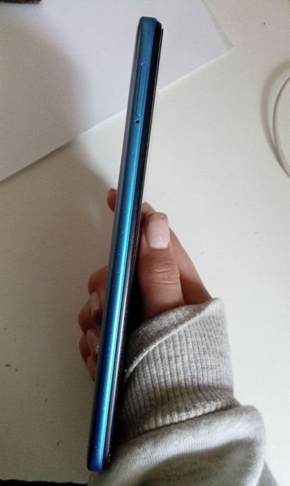 Продаёца телефон Чирчик Редми