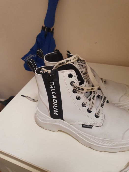 Ghete Palladium piele , albe