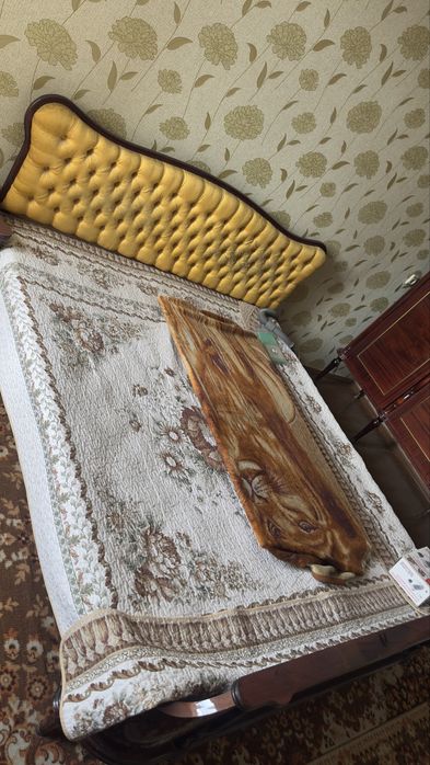 Продам спальную кровать.