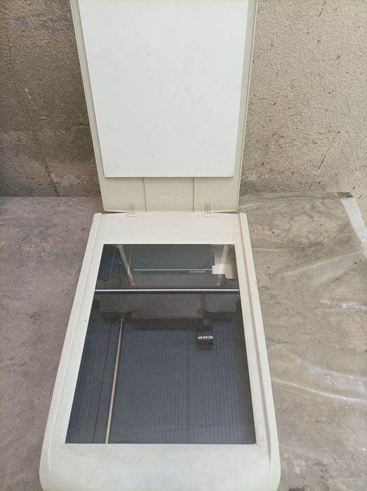 Продается цветной принтер ..хсерокс ..и сканер..НР..