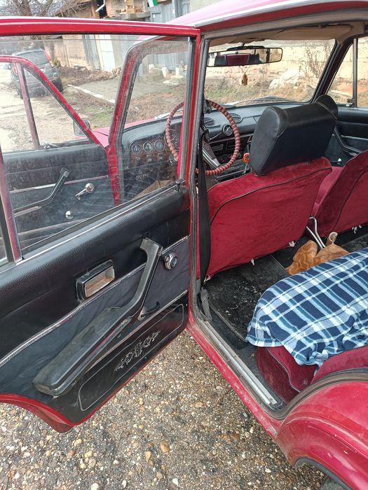 Продавам лада 1500s ,запазана ,гаражна със газова уретба