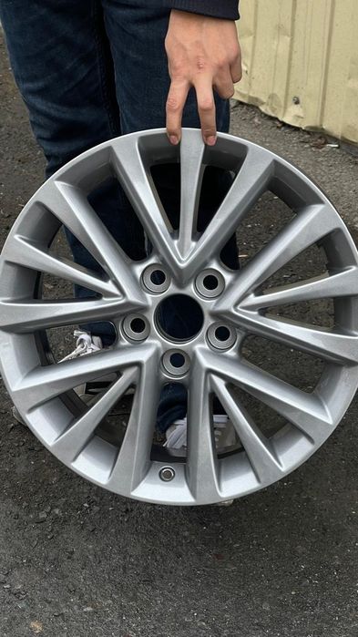 Продам оригинальные диски камри 55 европейц