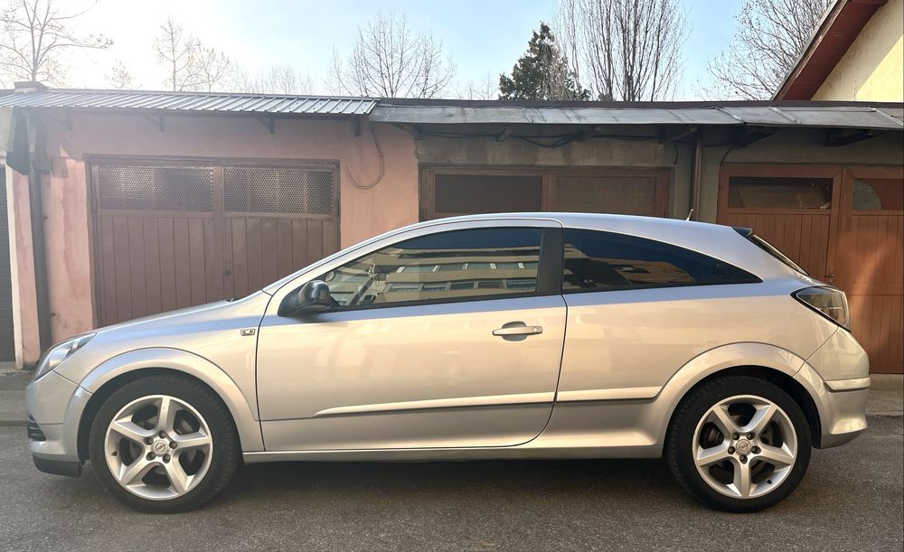 Opel astra H GTC 1.7D