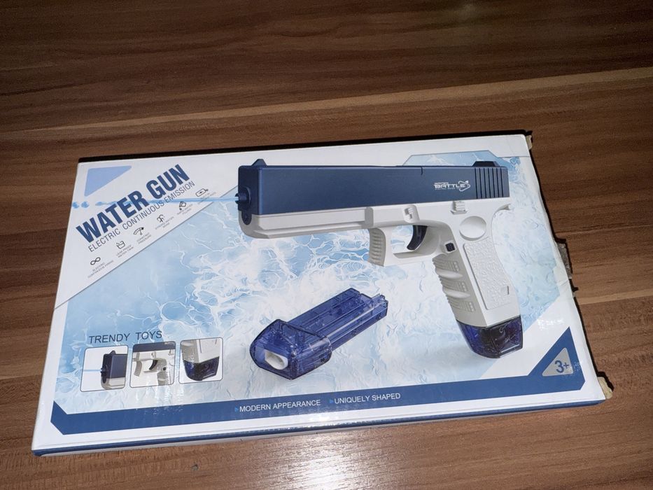 Водяной  пистолет ( электрический )