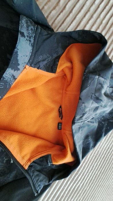 Продам куртку мальч.158см