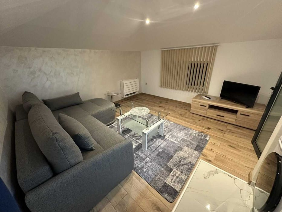 Дава се под наем Двустаен апартамент в Пловдив, Център - 45 кв.м за 348.84 € - Снимка #1