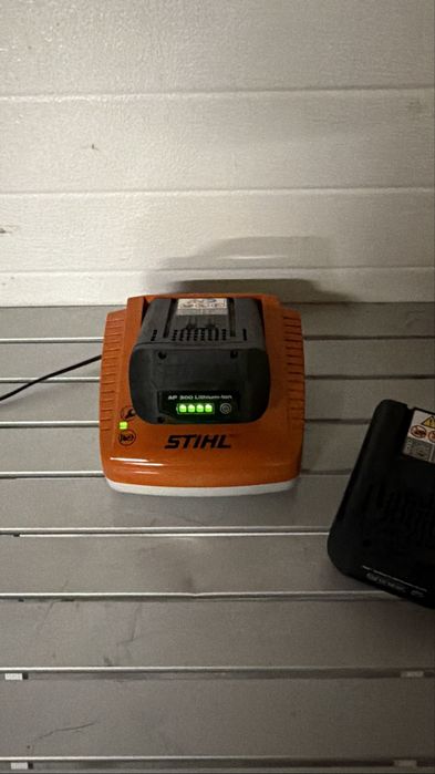 Incarcator Stihl AL300  acumulator Stihl Ap300