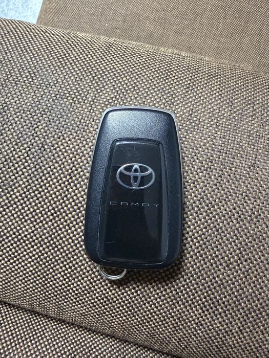 Оригинальные ключи Camry 70