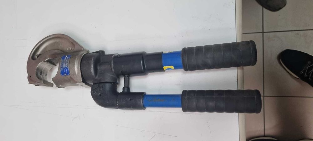 Presa hidraulica Cembre HT 131 C-130 KN, bacuri Cembre