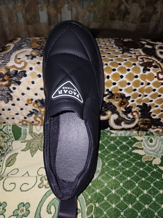 Продам новые кроссовки ( слипоны )