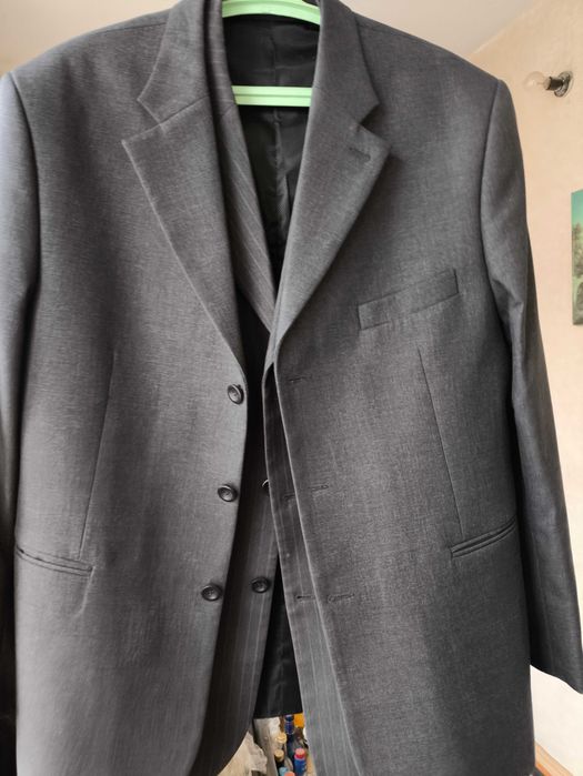 Костюмы мужские, разные размеры 48-50