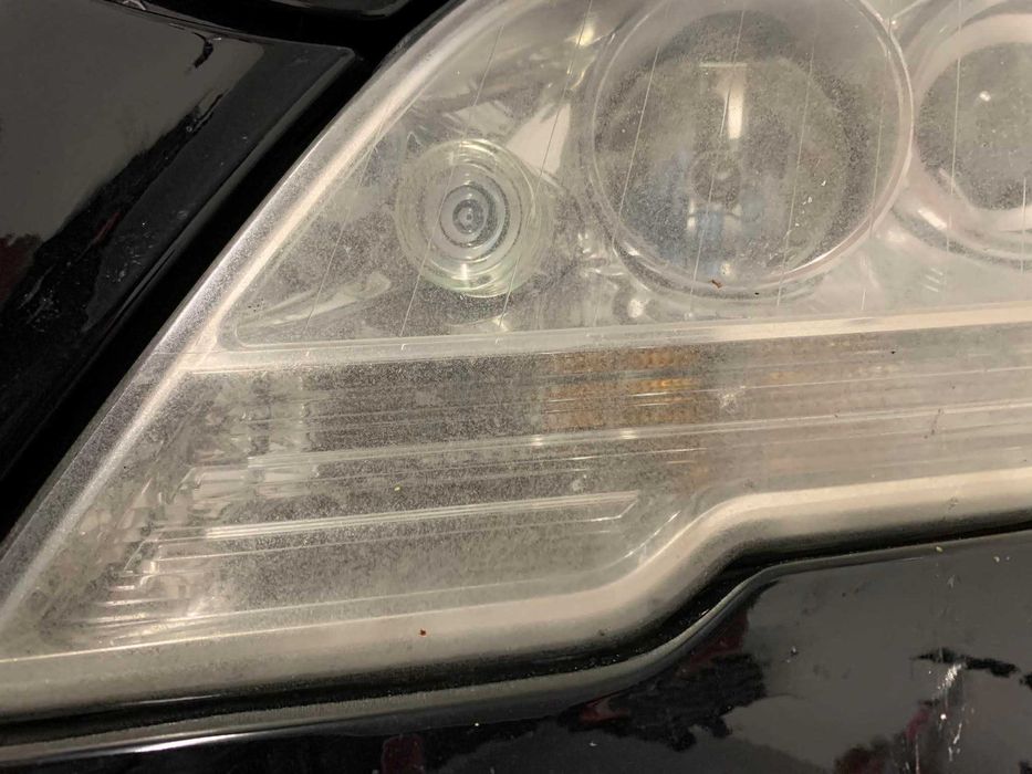 Полиране на Фарове и Стопове – Възстановете Яснотата на Вашите Лампи!