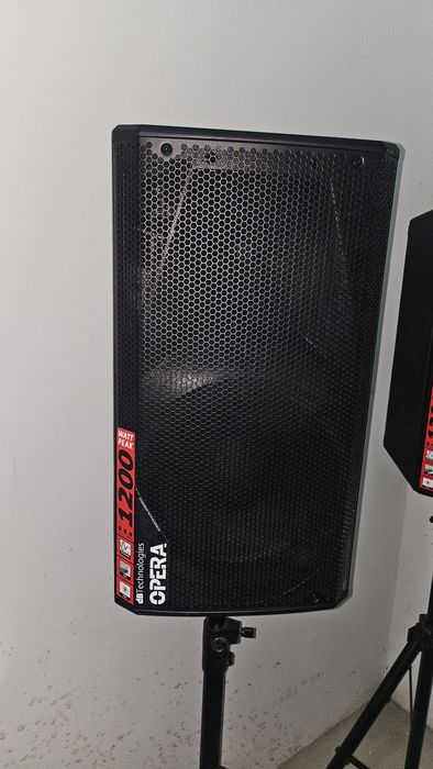 Продам Db technologies Opera 12 новые + микшер RCF ( стойки , комм)