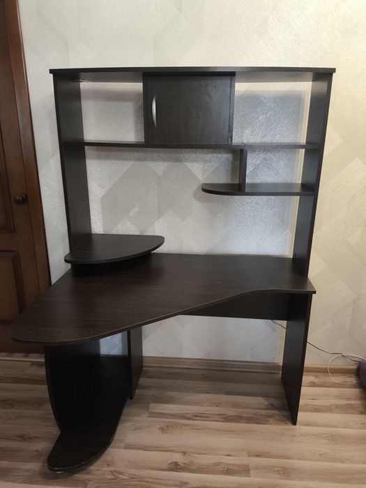 Продам стол компьютерный