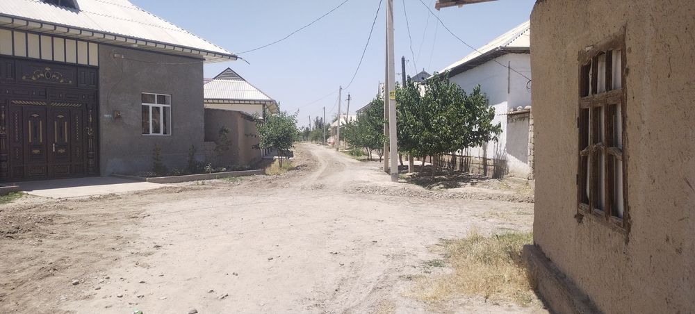 Uy sotiladi 8 sutx 5 xona