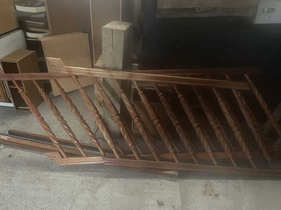 Balustradă din lemn masiv – 2 bucăți + 2 stâlpi (arin)