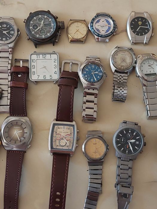 Vand ceasuri diferite .