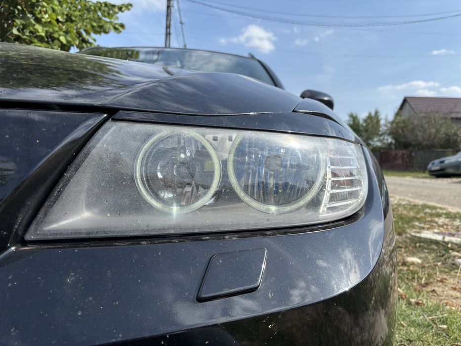 Faruri valeo complete pentru masini cu volanul pe partea stanga cu becuri halogen bmw seria 3 e90/e91 lci facelift cu angel eyes led