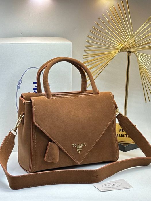 Geanta Prada noua !!! Dimensiuni 26/20 !!!