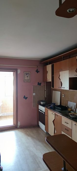 Vând apartament cu 3 camere zona Traian