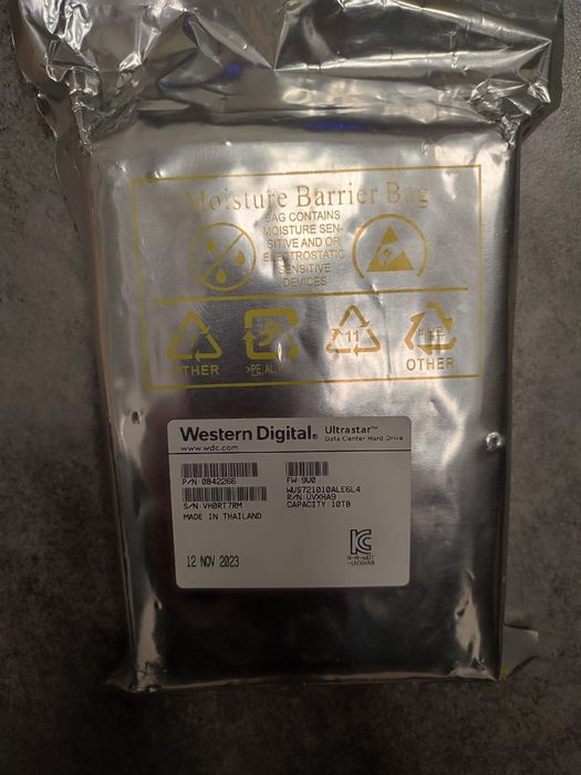 Продам жесткий диск 10 тр новый