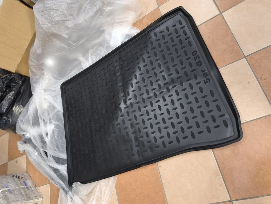 BMW G30 полик багажника