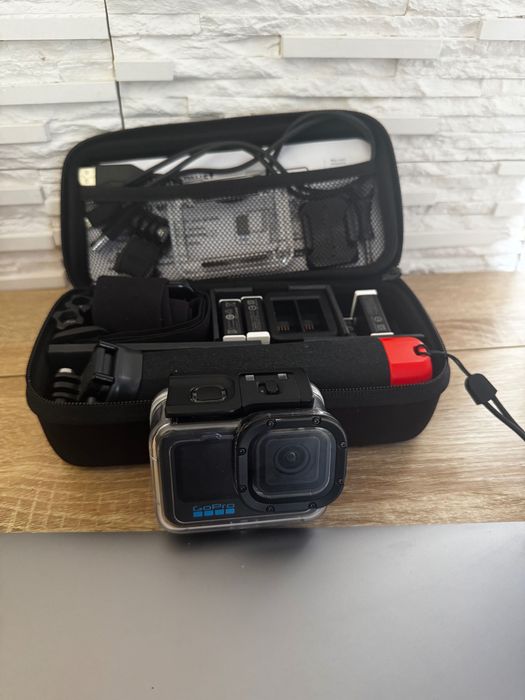Vand GoPro Hero 11 Black + kit + 4 baterii 100%