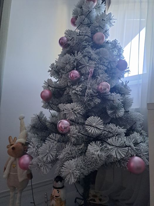 Brad artificial cu aspect nins nou in cutie 180 cm