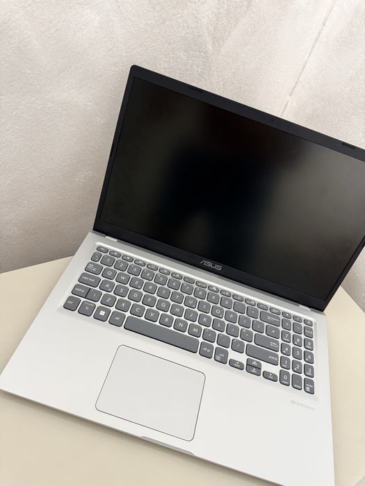 ASUS Vivobook X1500E, 15.6 inch, stare foarte bună