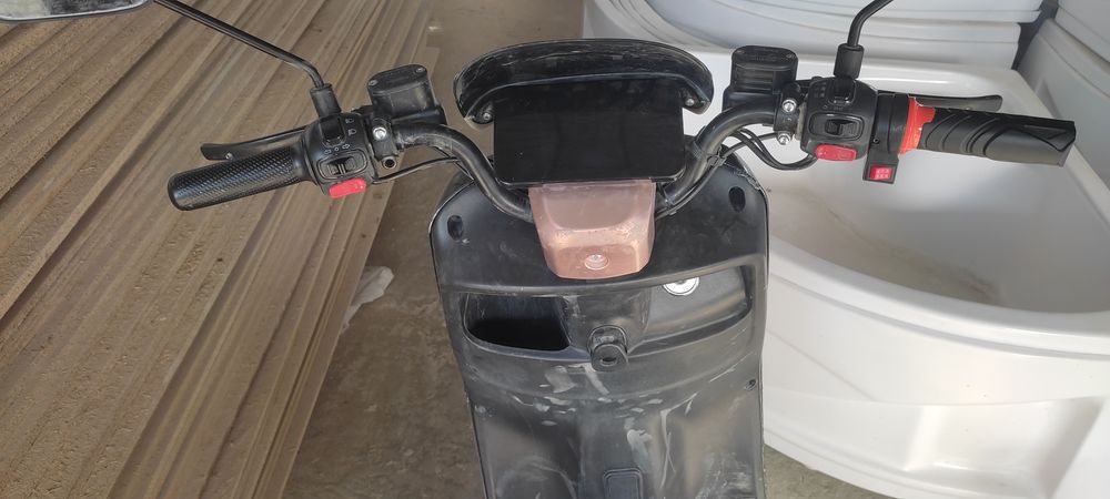 Motosikl skuter moʻravoy motopedlar