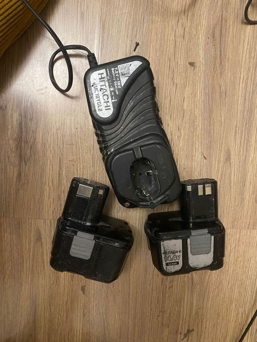 Încărcător +2 acumulatori hitachi
