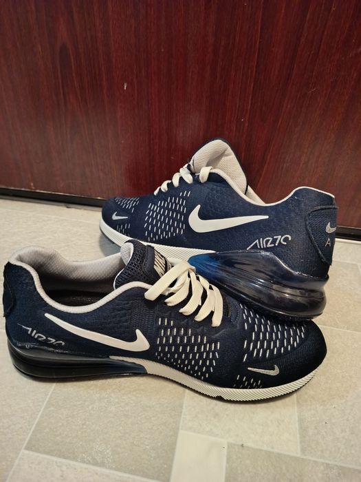 Adidași Nike air270