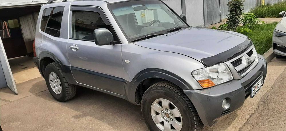 Vand Mitsubishi Pajero | 5 locuri 2004 | Autoutilitara | Proprietar