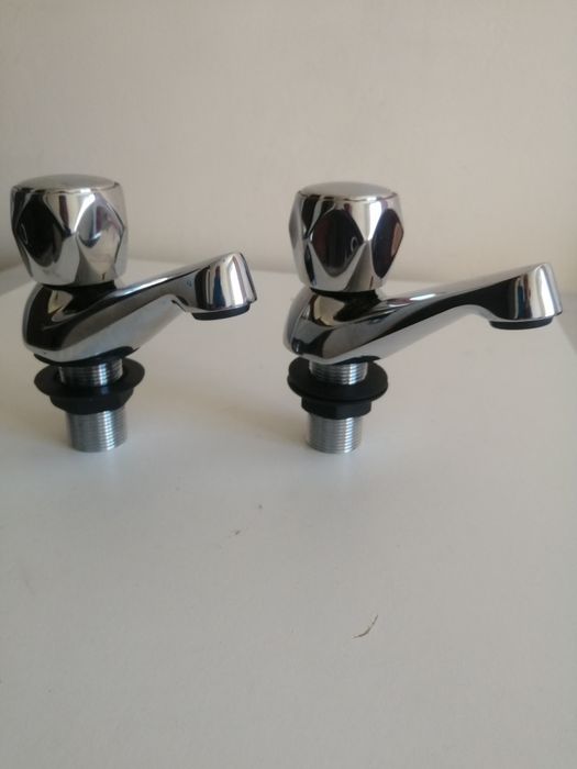 Кранчета за вода, стоящи нови.