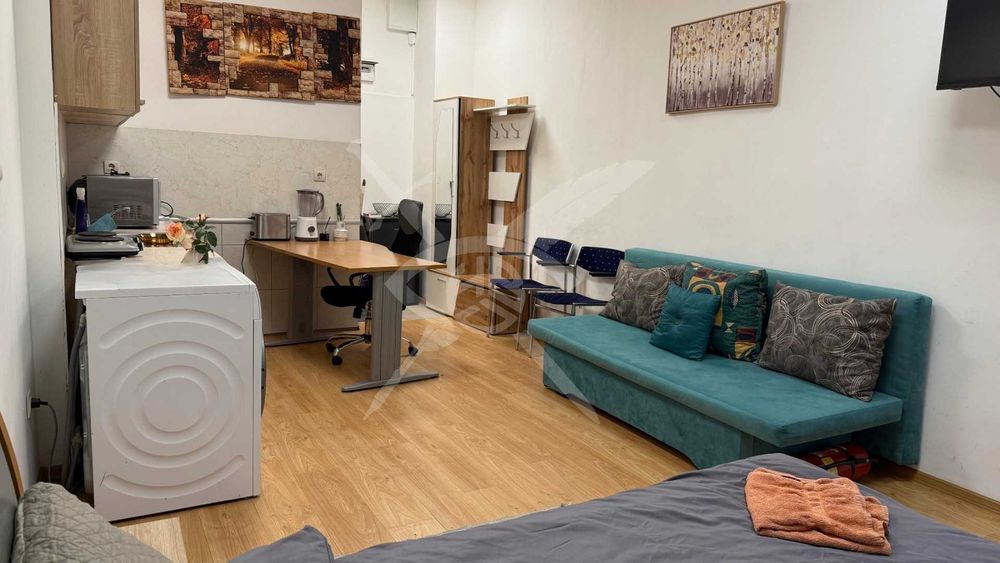 Дава се под наем Едностаен апартамент в София, Център - 30 кв.м за 747.66 € - Снимка #1