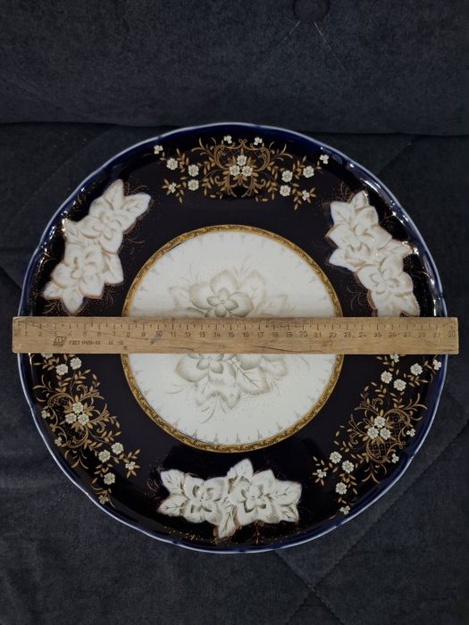 Продаётся посуда для кухни,салатница,тортница,фруктница.Всё в идиале.